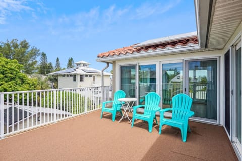 Beach Livin 3 - 3 Bedroom Upstairs House in Sunset Beach