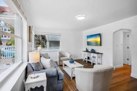 Beach Livin 1 - 1 Bedroom Downstairs House in Sunset Beach