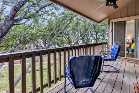 Groovy Getaway Apartment in Canyon Lake