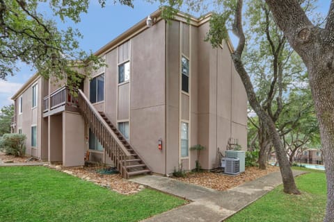 Groovy Getaway Apartment in Canyon Lake