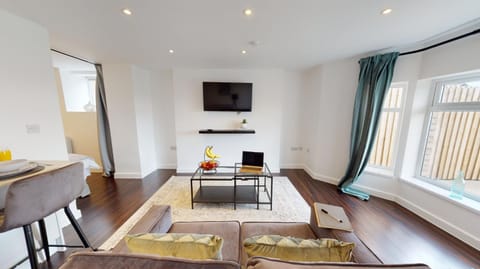 Stylish Apartment w/ Private Garden - Dog Friendly Apartment in Newport