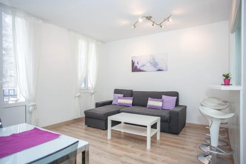 Balcony/Terrace, Living room, Seating area, Dining area, On site, Sea view, Street view