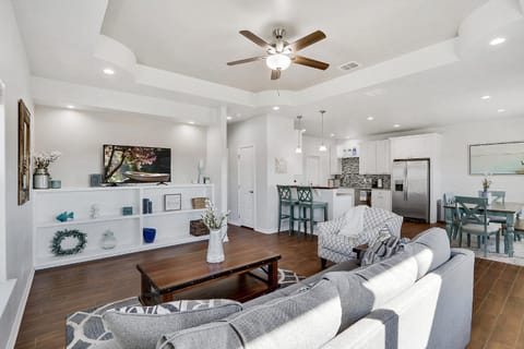 Oasis by the Lake House in Canyon Lake