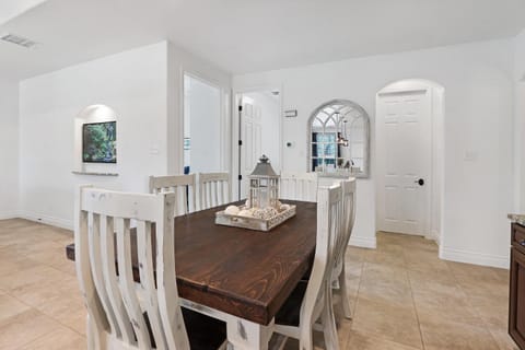 Pampered Pillow House in Canyon Lake