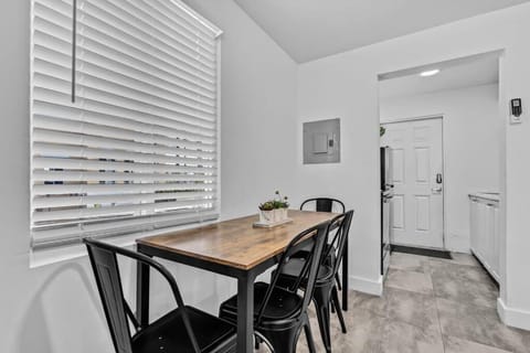 Lovely 2 bedroom Studios-Suite Walking Distance To Ocean Apartment in Hollywood Beach