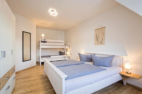 Bed, Bedroom, bunk bed