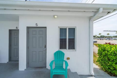 Lovely Studio Walking Distance To Ocean - Suite 5 Apartment in Hollywood Beach