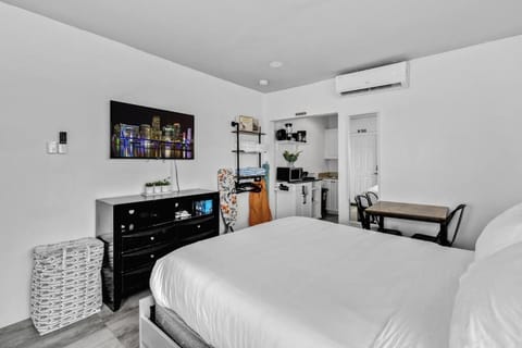 Lovely Studio Walking Distance To Ocean - Suite 5 Apartment in Hollywood Beach