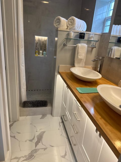 Eagle’s Landing Lodge Nature lodge in West Custer Township