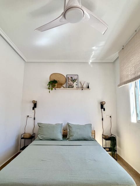 Bed, Bedroom, fireplace