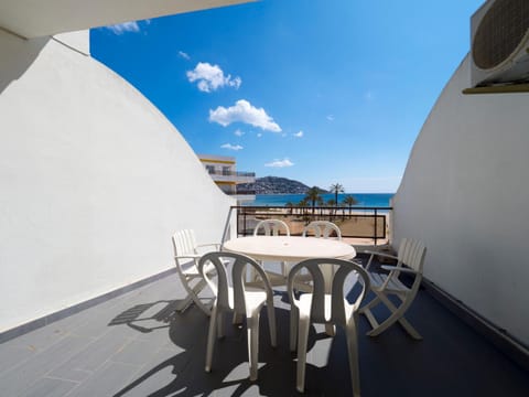 Balcony/Terrace, Balcony/Terrace, Beach, Beach, On site, City view, City view, Garden view, Garden view, Landmark view, Landmark view, Mountain view, Mountain view, Sea view, Sea view, Street view, Street view