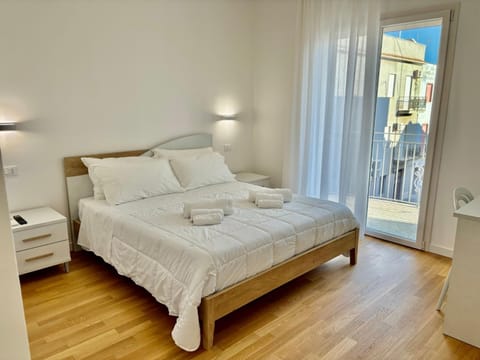 Bed, View (from property/room), Balcony/Terrace, Photo of the whole room, Bedroom, towels