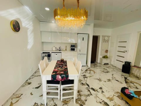 Kitchen or kitchenette, Dining area, minibar, pet friendly, stove