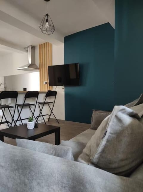 TV and multimedia, Kitchen or kitchenette, Living room, Dining area