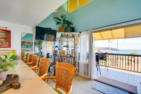 Oceanfront Maunaloa Condo, Steps to Pool and Beach! Apartment in Molokai