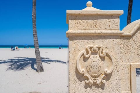 Lovely Studio Walking Distance To Ocean - Suite 8 Apartment in Hollywood Beach