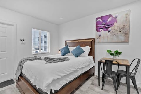 Lovely Studio Walking Distance To Ocean - Suite 8 Apartment in Hollywood Beach