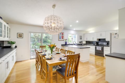 Modern and Spacious Home - 6 Mi to Dtwn South Bend House in Granger