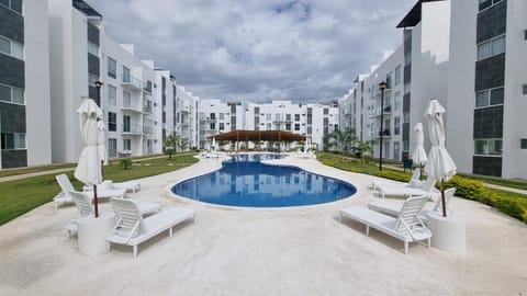 Shower, Garden, Swimming pool, bunk bed