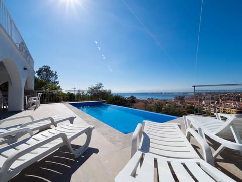 Off site, Balcony/Terrace, On site, City view, Mountain view, Pool view, Sea view, Swimming pool