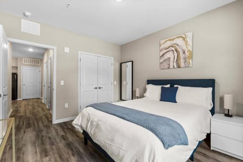 Luxurious 2/2 Condo with Pool, Gym and Laundry Apartment in Melbourne