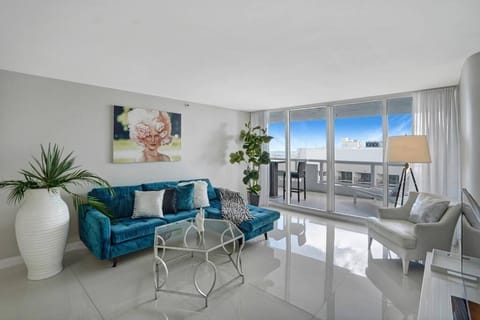 TV and multimedia, Balcony/Terrace, Living room, City view, Sea view