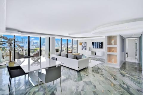 TV and multimedia, Balcony/Terrace, Living room, Dining area