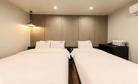 Bed, Bedroom, air conditioner