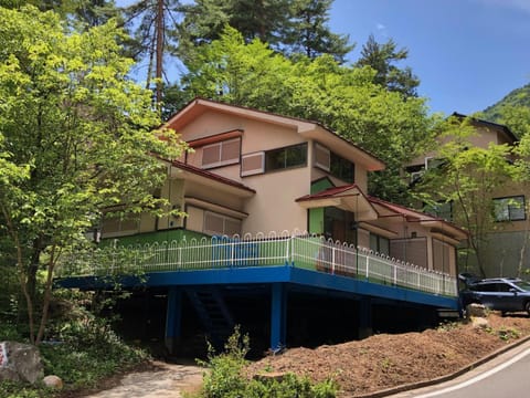 Property building, Day