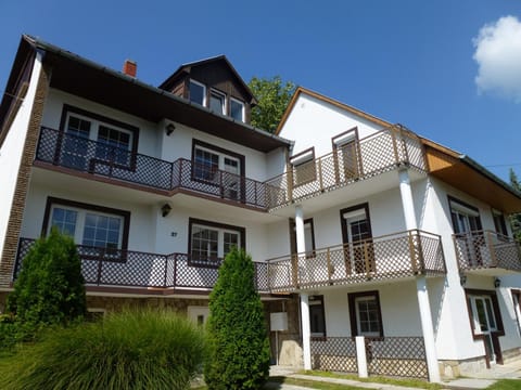 Facade/entrance, Facade/entrance, Summer, View (from property/room), Decorative detail, Area and facilities