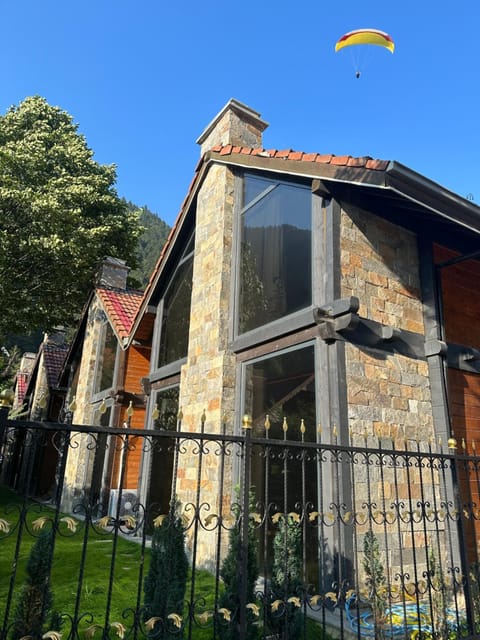 Property building, Day, Garden, Garden view