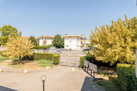 Neighbourhood, Street view