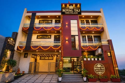 Property building, Facade/entrance, Day