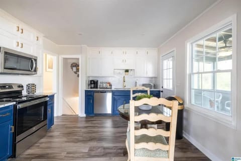 Southern Charm l 5BR l Sleeps 14 l A Location House in Birmingham