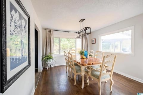 Southern Charm l 5BR l Sleeps 14 l A Location House in Birmingham