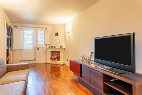 Communal lounge/ TV room, TV and multimedia, Living room, Seating area