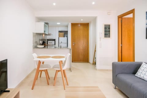 Kitchen or kitchenette, Living room, Dining area, stove
