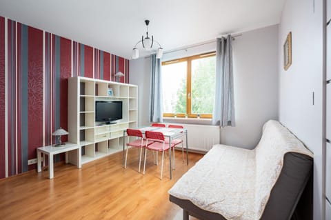 Communal lounge/ TV room, Bed, TV and multimedia, Living room, Photo of the whole room, Seating area, Evening entertainment, Bedroom