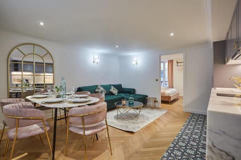 Seating area, Dining area