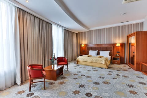 Bed, Living room, Photo of the whole room, Bedroom, wardrobe