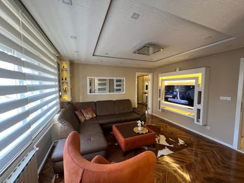 Communal lounge/ TV room, TV and multimedia, Living room, Seating area