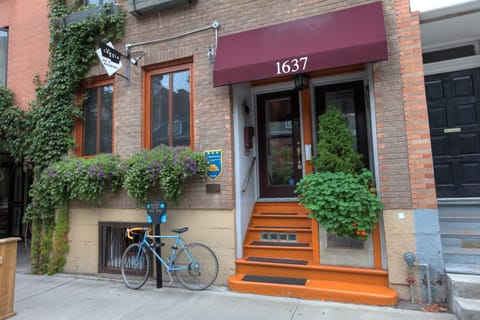 Facade/entrance