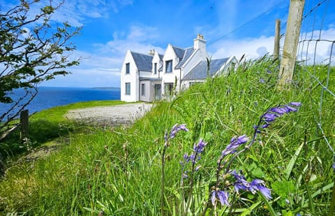 Property building, Spring, Day, Natural landscape, Garden, Garden view, Sea view