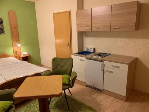 Bed, Kitchen or kitchenette, Photo of the whole room, Bedroom