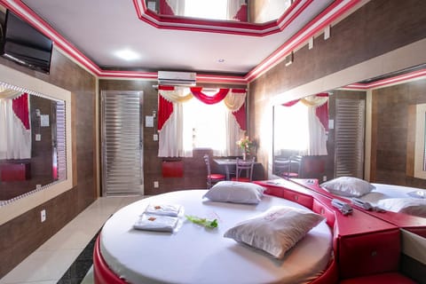 Toilet, Bed, Bathroom, TV and multimedia, Dining area, Bedroom, Continental breakfast, Lunch, Dinner, Alcoholic drinks, Non alcoholic drinks