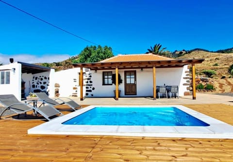 Patio, Natural landscape, Swimming pool, sunbed