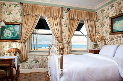 Doryman's Oceanfront Inn Bed and Breakfast in Balboa Peninsula