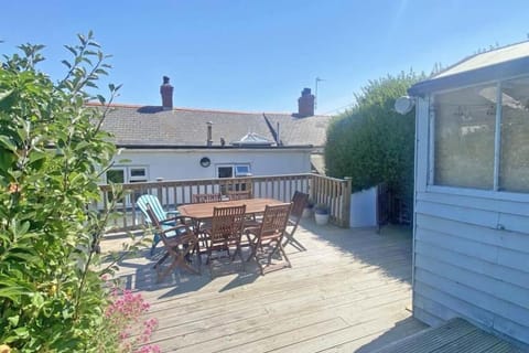 Mellow Cottage just a short walk to the beach House in Perranporth