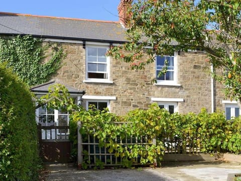 Mellow Cottage just a short walk to the beach House in Perranporth