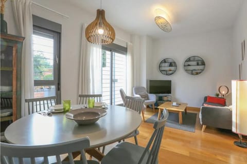 Communal lounge/ TV room, TV and multimedia, Living room, Seating area, Dining area, Evening entertainment